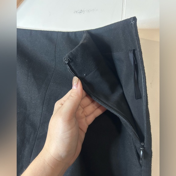Babaton, size 4, black double slit Landry skirt. With pockets. Side hip zipper - Picture 6 of 7